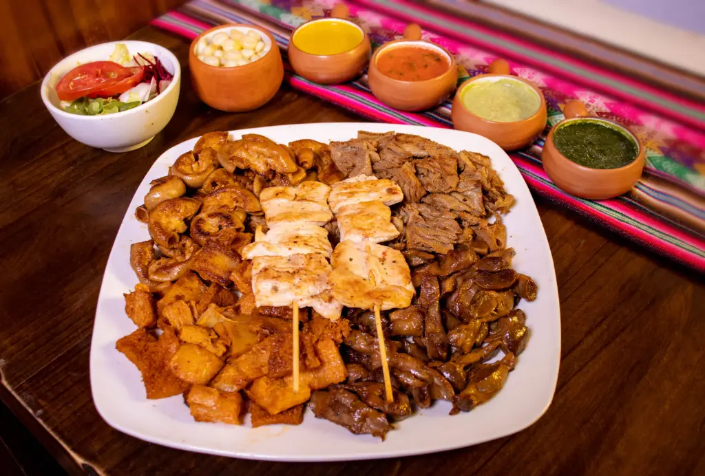 ANT. POLLO + PACITA + MOLLEJITA + CHOCHOLI + RACHI