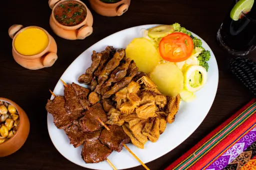 ANTICUCHOS DE RES LOMO FINO