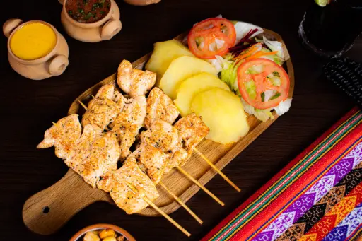 ANTICUCHOS DE POLLO 01  PALITO